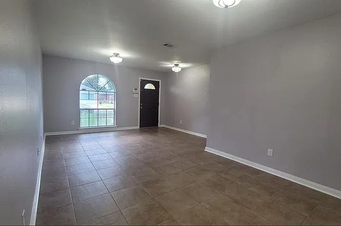 3 bed, 2053 sqft, $2,000 — Photo 3