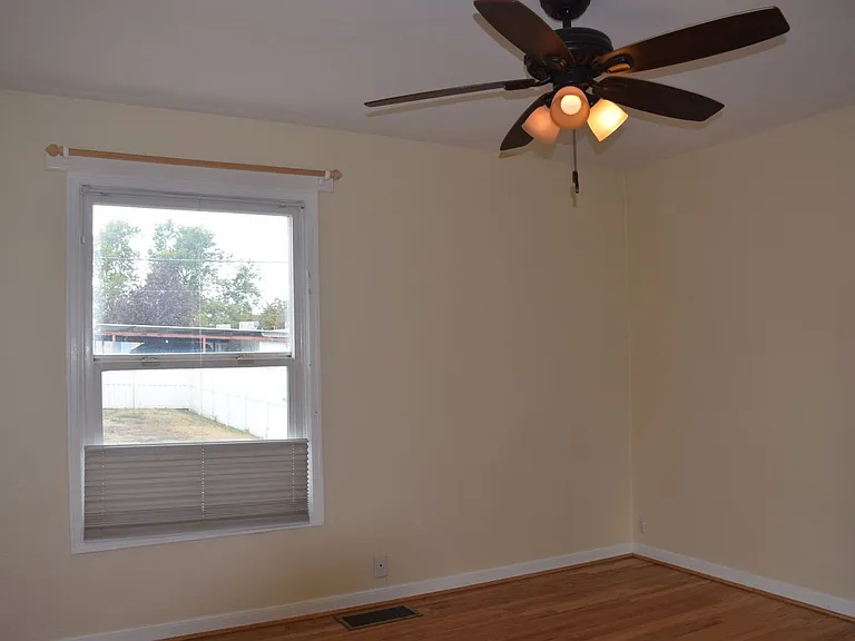 864 E Bryan Ave — Photo 9