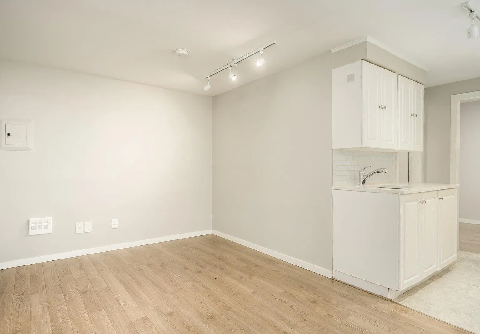 2 bed, 500 sqft, $1,900 — Photo 3