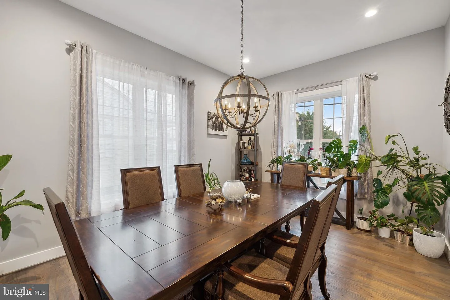 5 bed, 5.0 bath, 4112 sqft, $7,250 — Photo 4