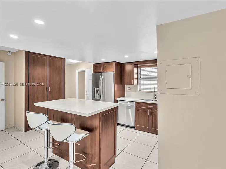 210 NW 87th Ave #L206 — Photo 9