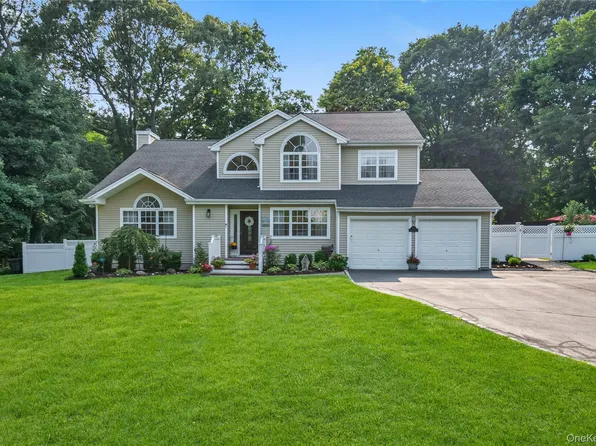 43 Barrow Court, Huntington, NY 11743