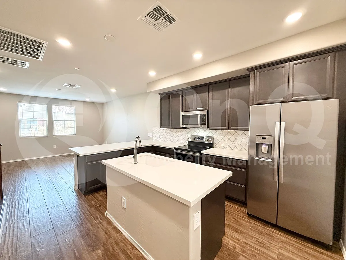 2 bed, 2.0 bath, $1,900 — Photo 3