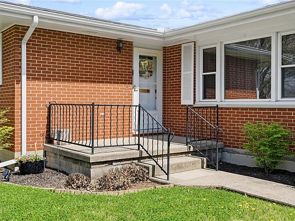 5th image of 686 Kathryn Dr