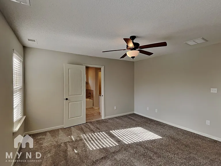 160 Nicholas Dr — Photo 11