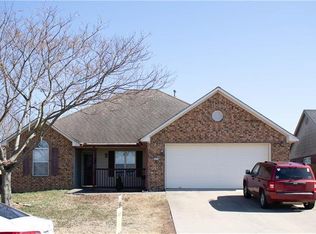 2537 Persimmon St, Springdale, AR 72764