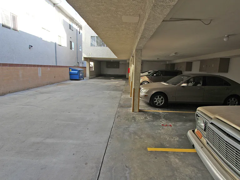 12700 Kornblum Ave — Photo 29