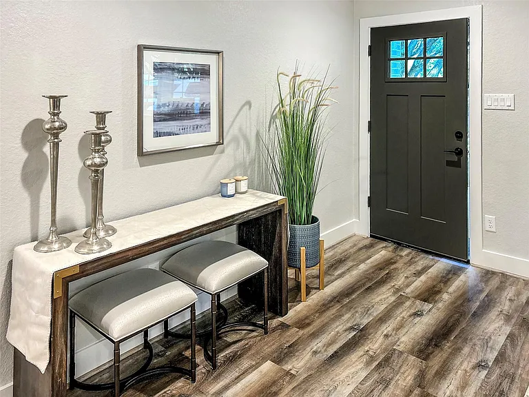 701 Cannan Dr — Photo 3