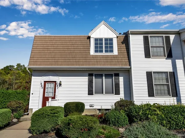 685 Sattle Dr, Youngstown, NY 14174