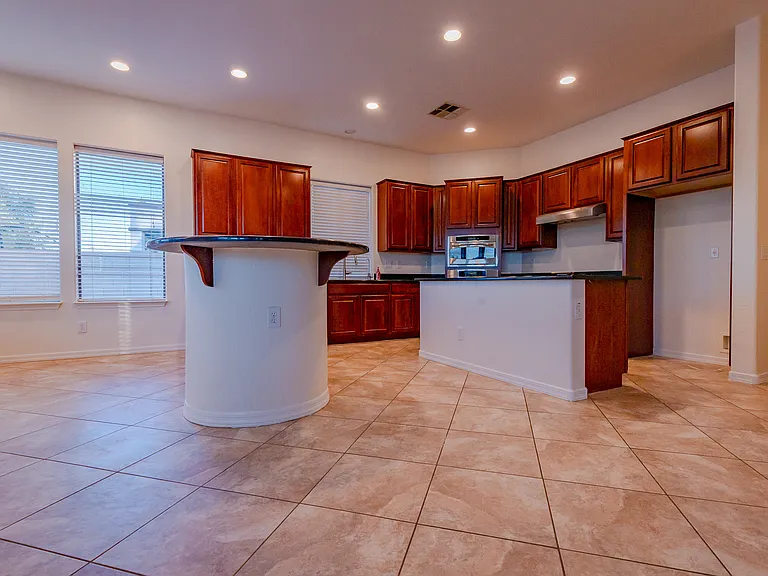 562 E Janet Way — Photo 10
