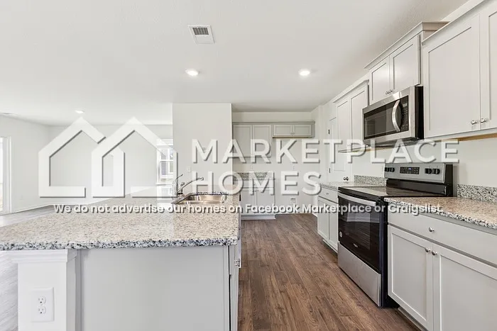 702 Newtons Way — Photo 5
