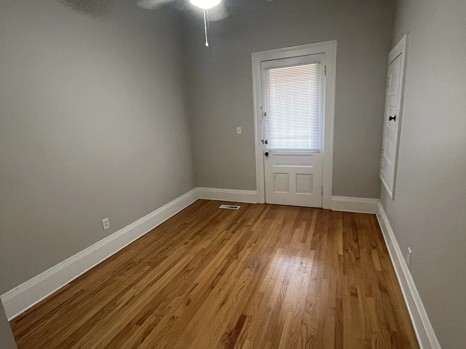 912 Oak Street - 2 — Photo 3