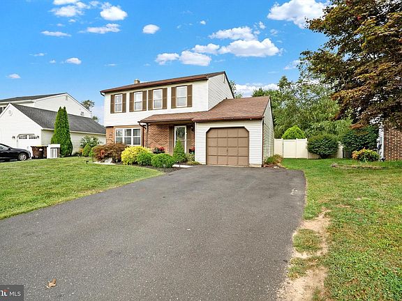 3rd image of 147 Hunt Dr