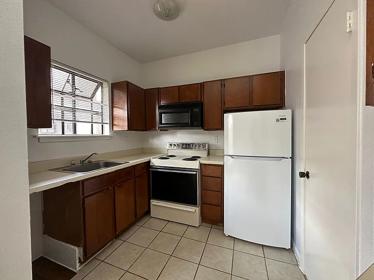 7901 Cambridge St — Photo 16