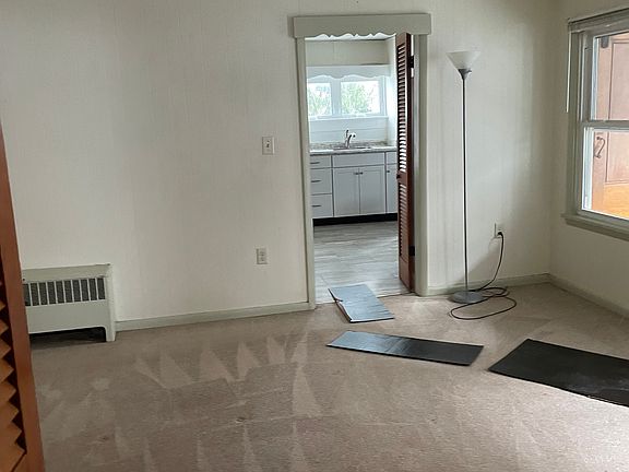 MIddle Rm pic 2 from door way from living room