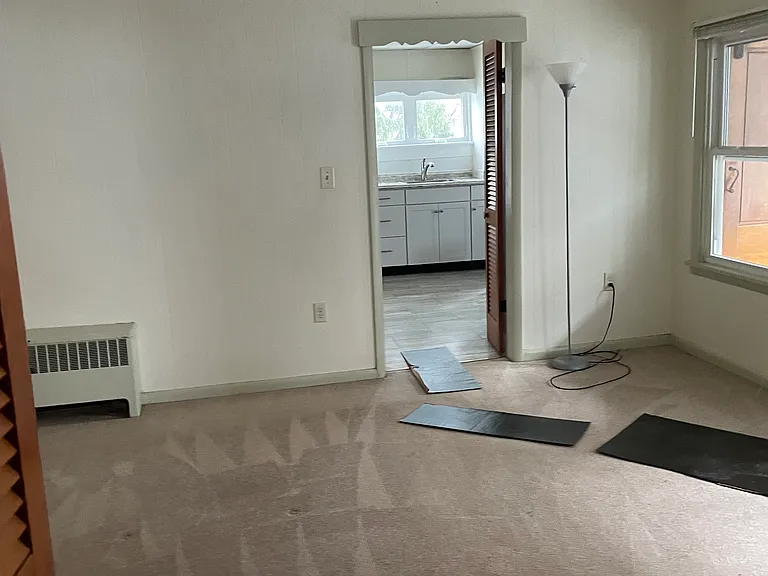 MIddle Rm pic 2 from door way from living room