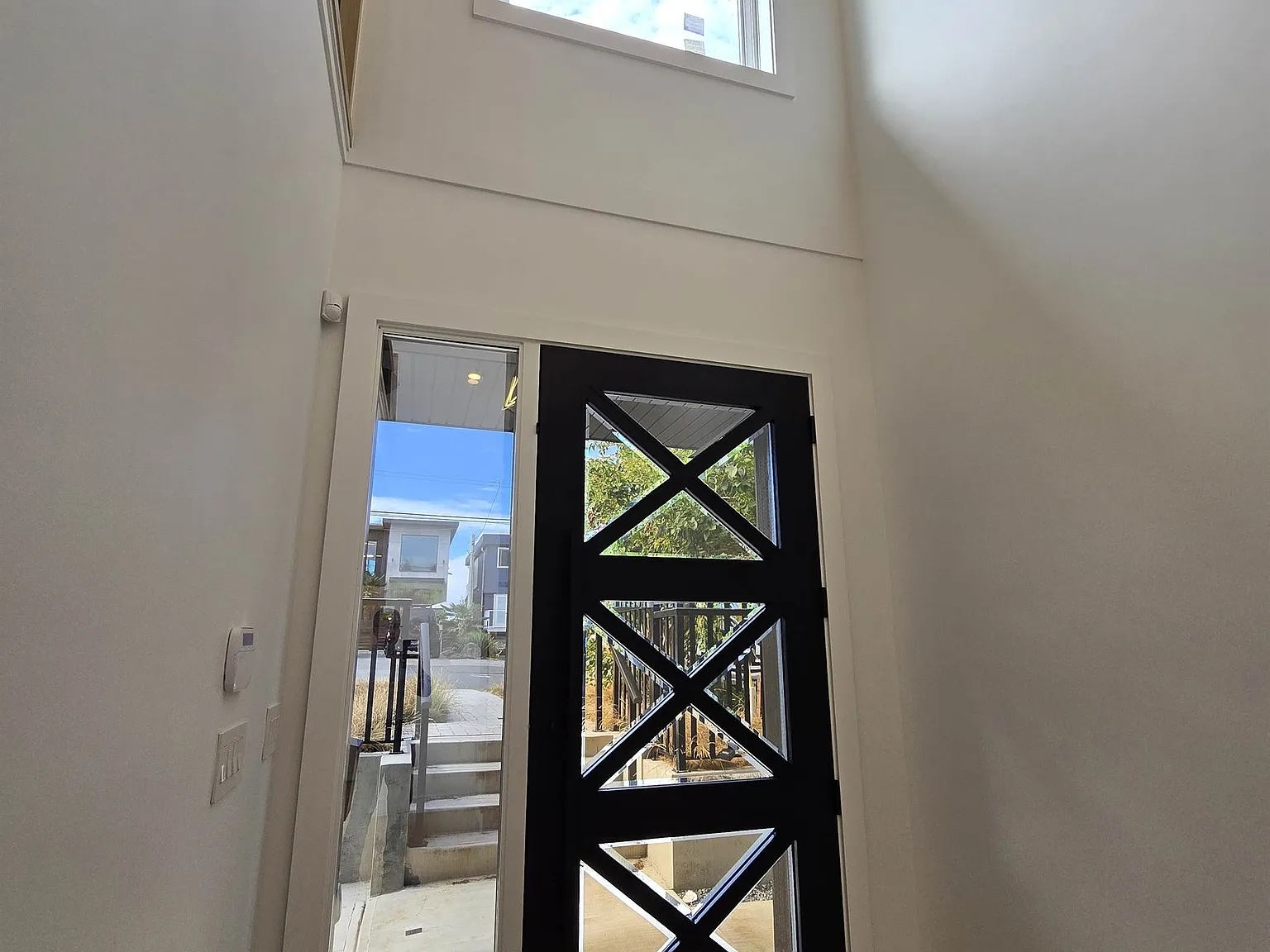 A0069 - 15571 Victoria Avenue - 1 — Photo 3