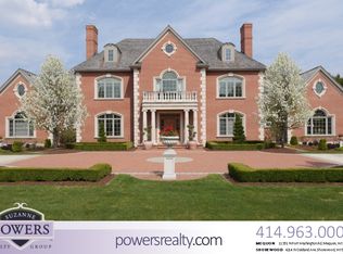 13820 N Pine Blf, Mequon, WI 53097