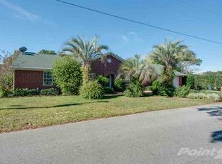 104 Poinciana Dr, Gulf Breeze, FL 32561