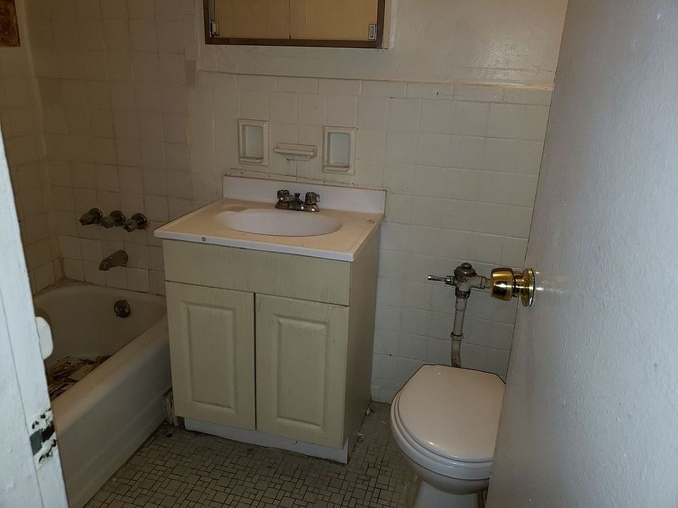 2nd image of 251 E 29th St APT 2B