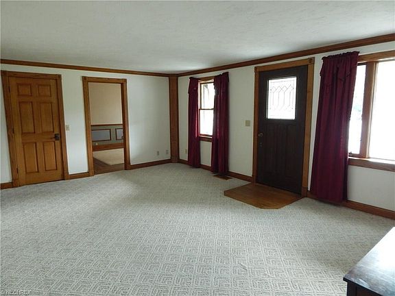 5th image of 935 Elyria Ave