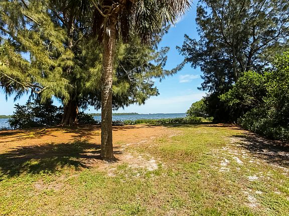2nd image of 9 Grant Island Ests