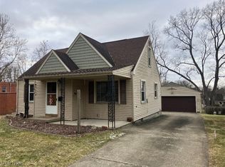 28 Elmwood Dr, Hubbard, OH