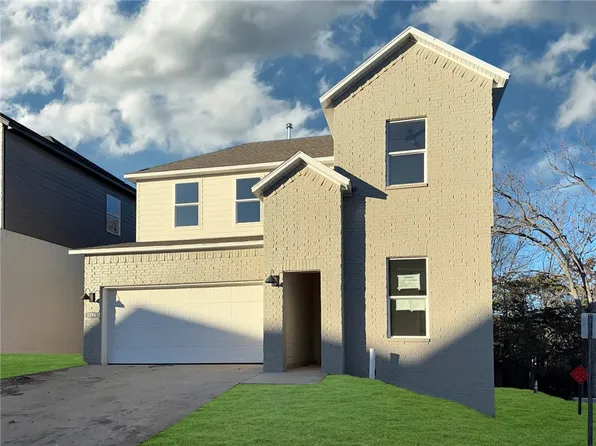 1811 E Fiji St, Fayetteville, AR 72701