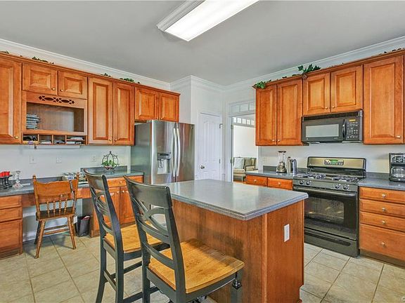 5th image of 4801 Greenbrooke Dr