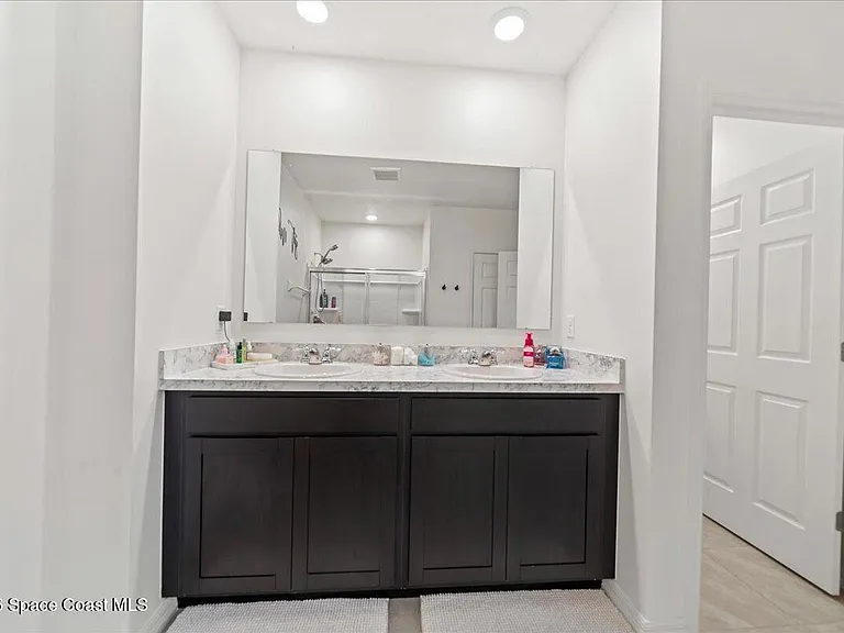 1927 Sloan Ct — Photo 12