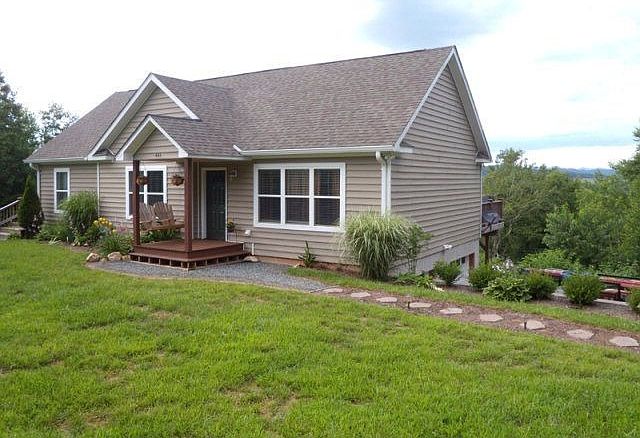 1st image of 441 Sunnyview Ln