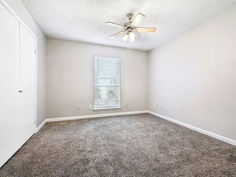 Pine Creek Apartments — Photo 36