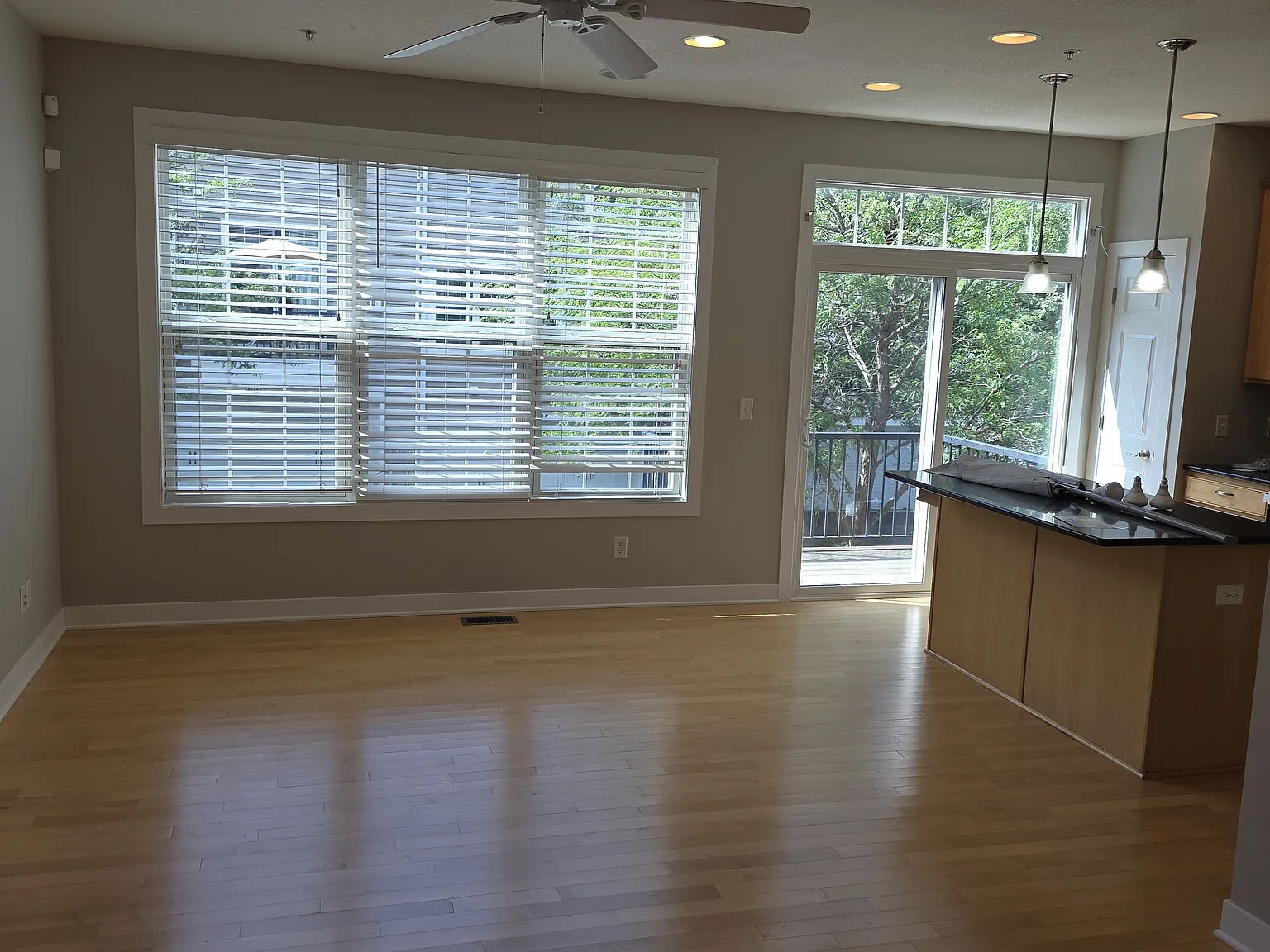 3 bed, 3.5 bath, 1912 sqft, $2,745 — Photo 4