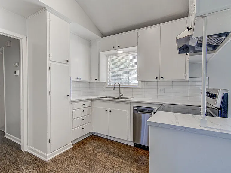 5703 Gloucester Ln — Photo 10