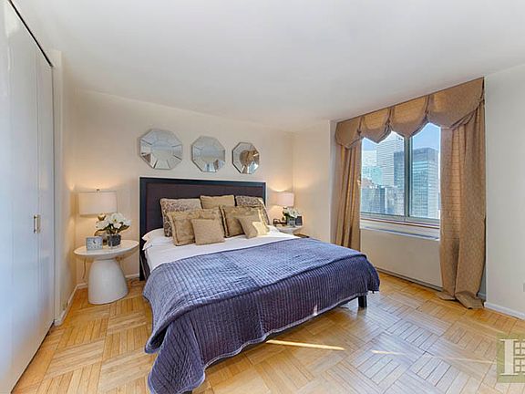 3rd image of 232-236 E 47th St Penthouse 1-C