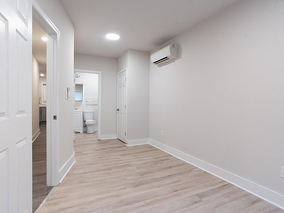 4th image of 839 E Willard St #1STFF