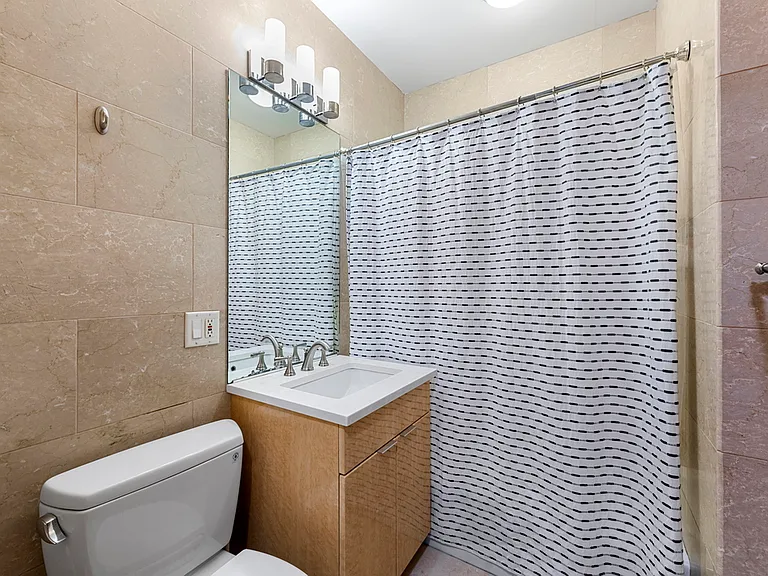 422 W Broadway #3F — Photo 10
