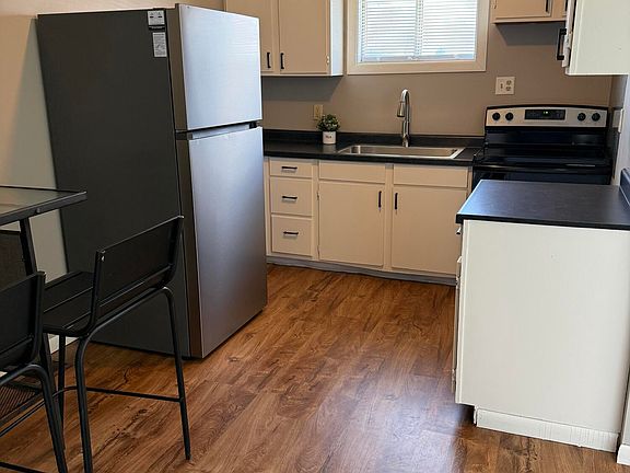 3rd image of 1022 Avondale Cir