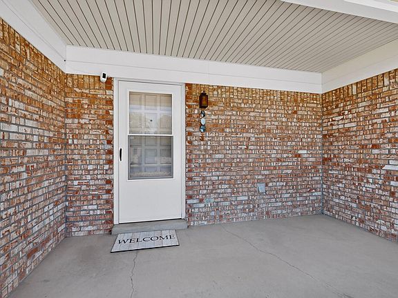 5th image of 9933 Clearwater St NW
