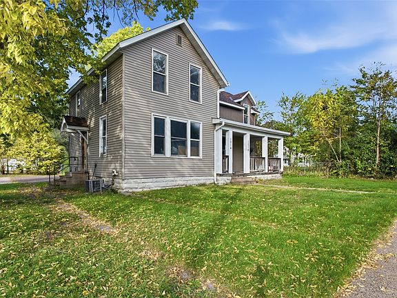 4th image of 1014 Summit Street #2