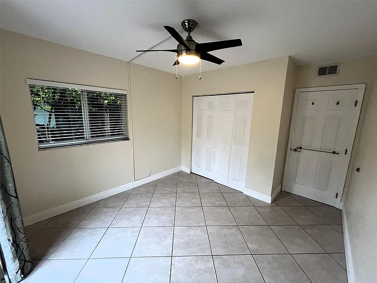 1460 NE 18th St #104 — Photo 45