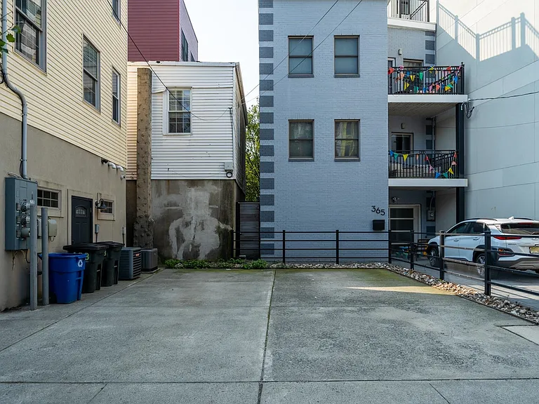 133 Brunswick St #2 — Photo 32