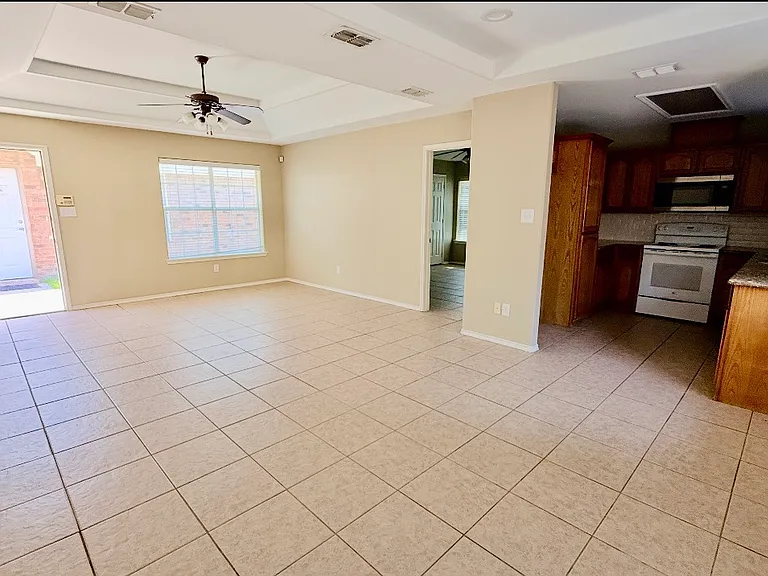 609 S Logan Dr #1 — Photo 2