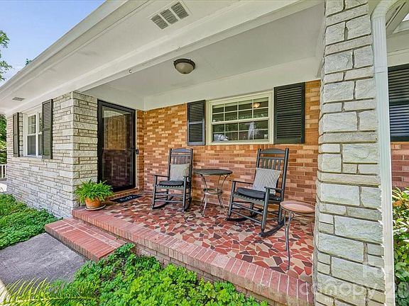 4th image of 1135 Blueberry Ln