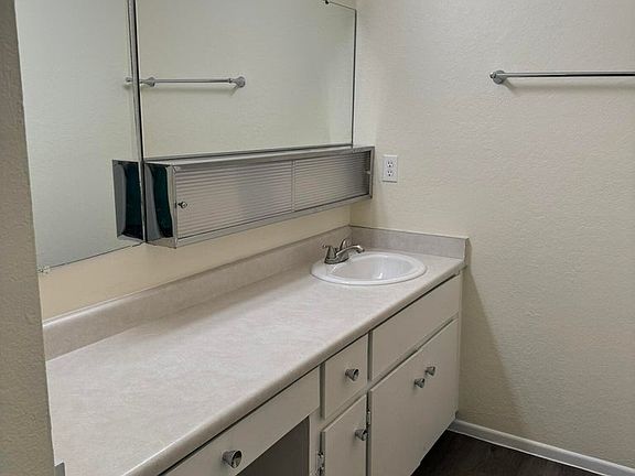 3rd image of 814 S Langley Ave Unit 203