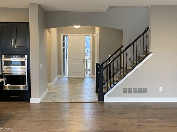 2nd image of 35621 Windridge Dr
