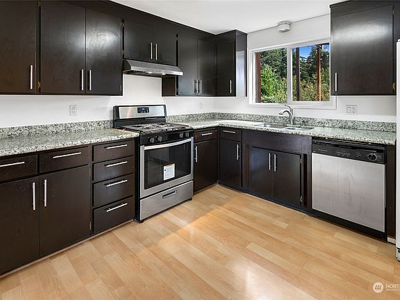 4th image of 11856 Occidental Avenue S