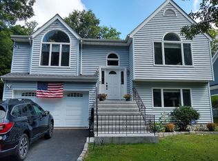 23 W Lake Dr, Valhalla, NY 10595
