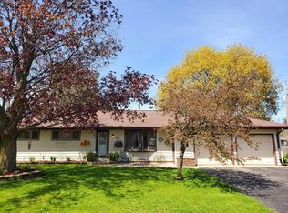 634 Fairview St, Eagle, WI 53119