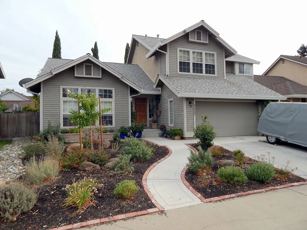 5820 Laguna Breeze Way photo 1